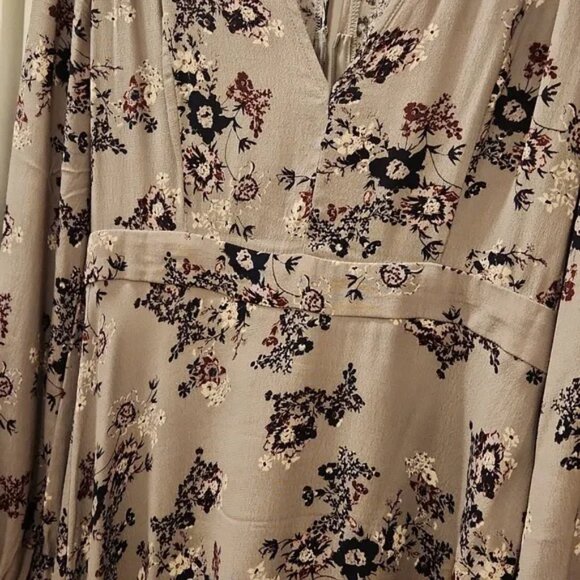 ASTR floral long sleeve midi dress - M - Picture 8 of 10